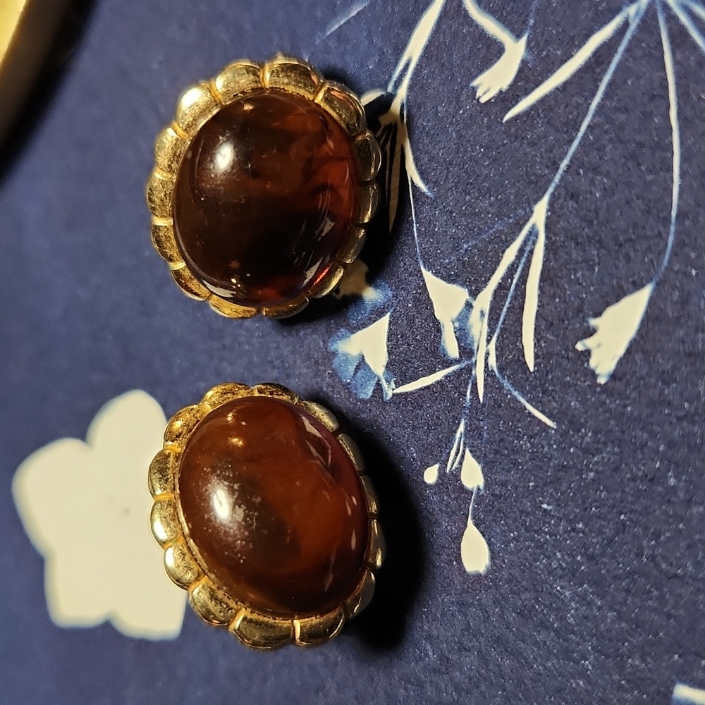 Vintage Avon Turtle Brown Clip-On Earrings
